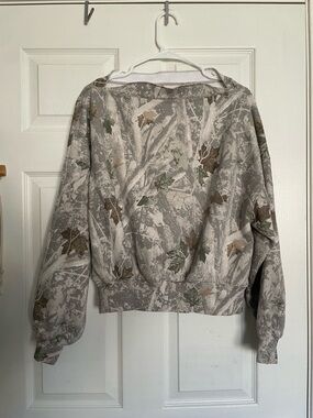 Abercrombie & Fitch Gray Camouflage Leaf Print Sweatshirt